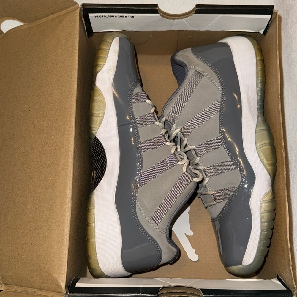 Air Jordan 11 Retro Low 
Gray & white 
In box